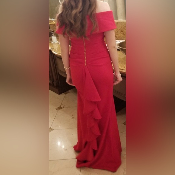 Beautiful red dress size 4 - Picture 3 of 3